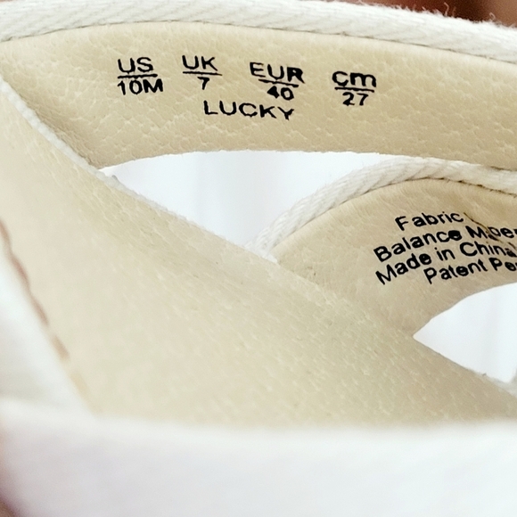 NEW Life Stride White Platforms Sandals - Picture 6 of 6